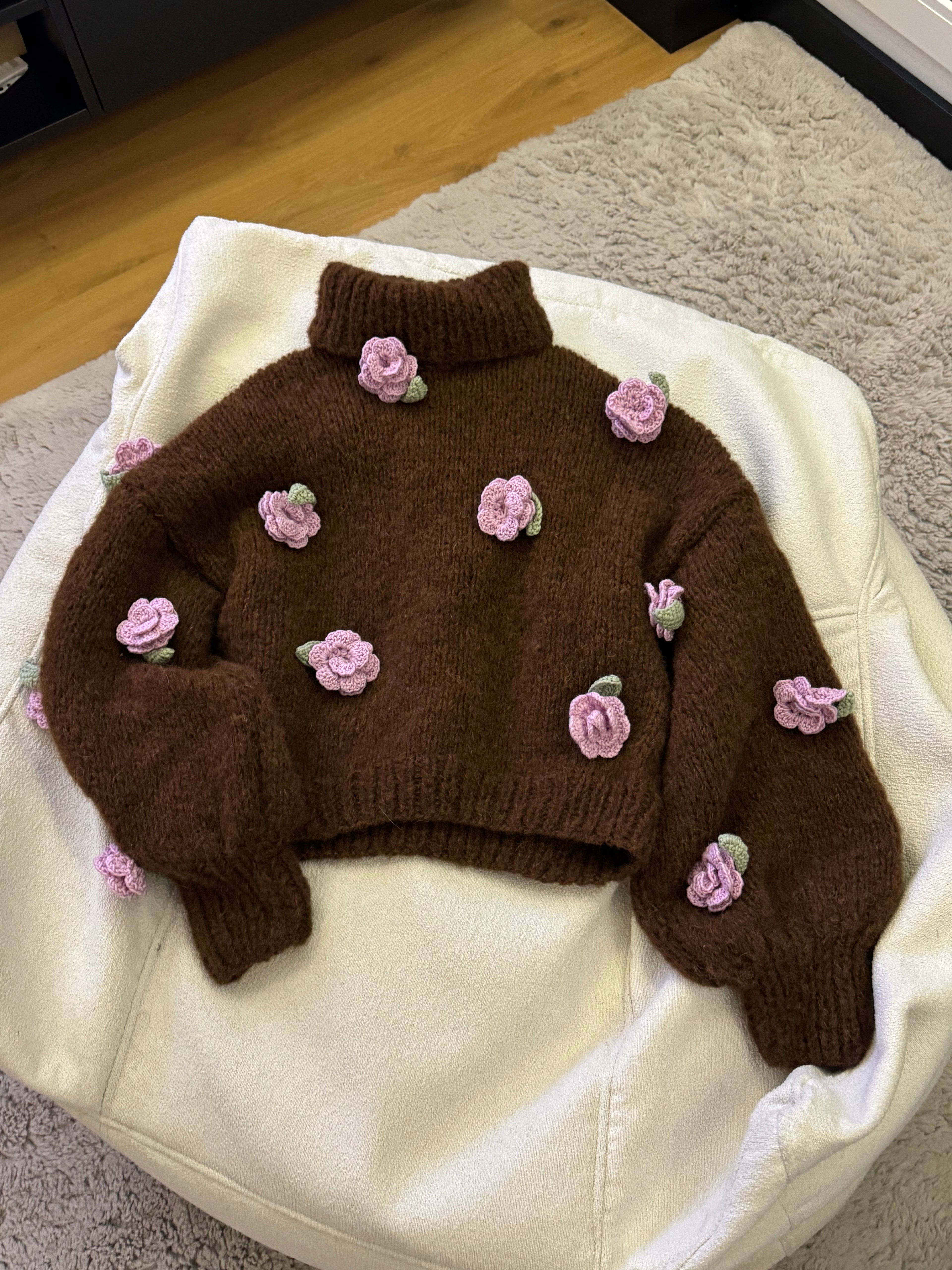 Sweter chocolate roses